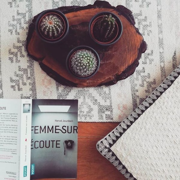 Femme sur ?©coute - Herv?© Jourdain