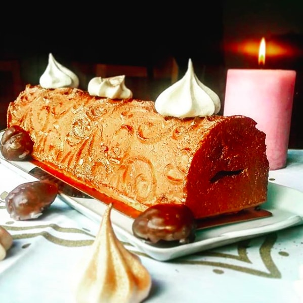 Bûche à la crème de marrons et insert praliné 