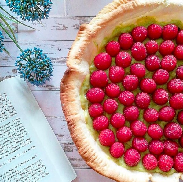 Tarte aux framboises et crème pâtissière à la pistache 